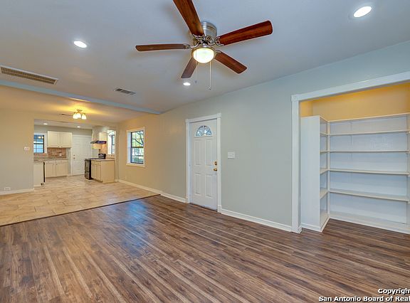 4th image of 554 Hermine Blvd