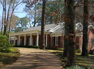 2455 Lake Cir, Jackson, MS 39211