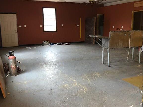 3rd image of 5908 N Highway 59