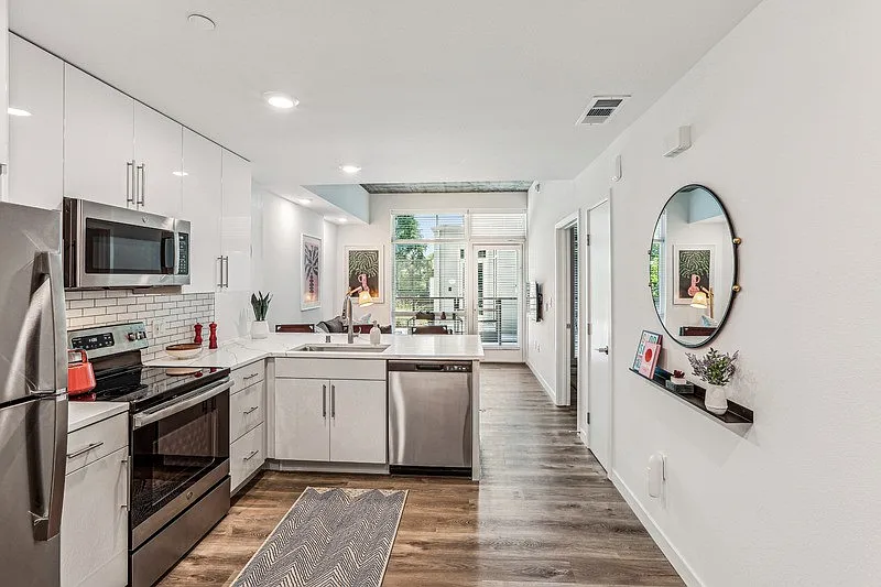 Link Apartments Four12 — Photo 4