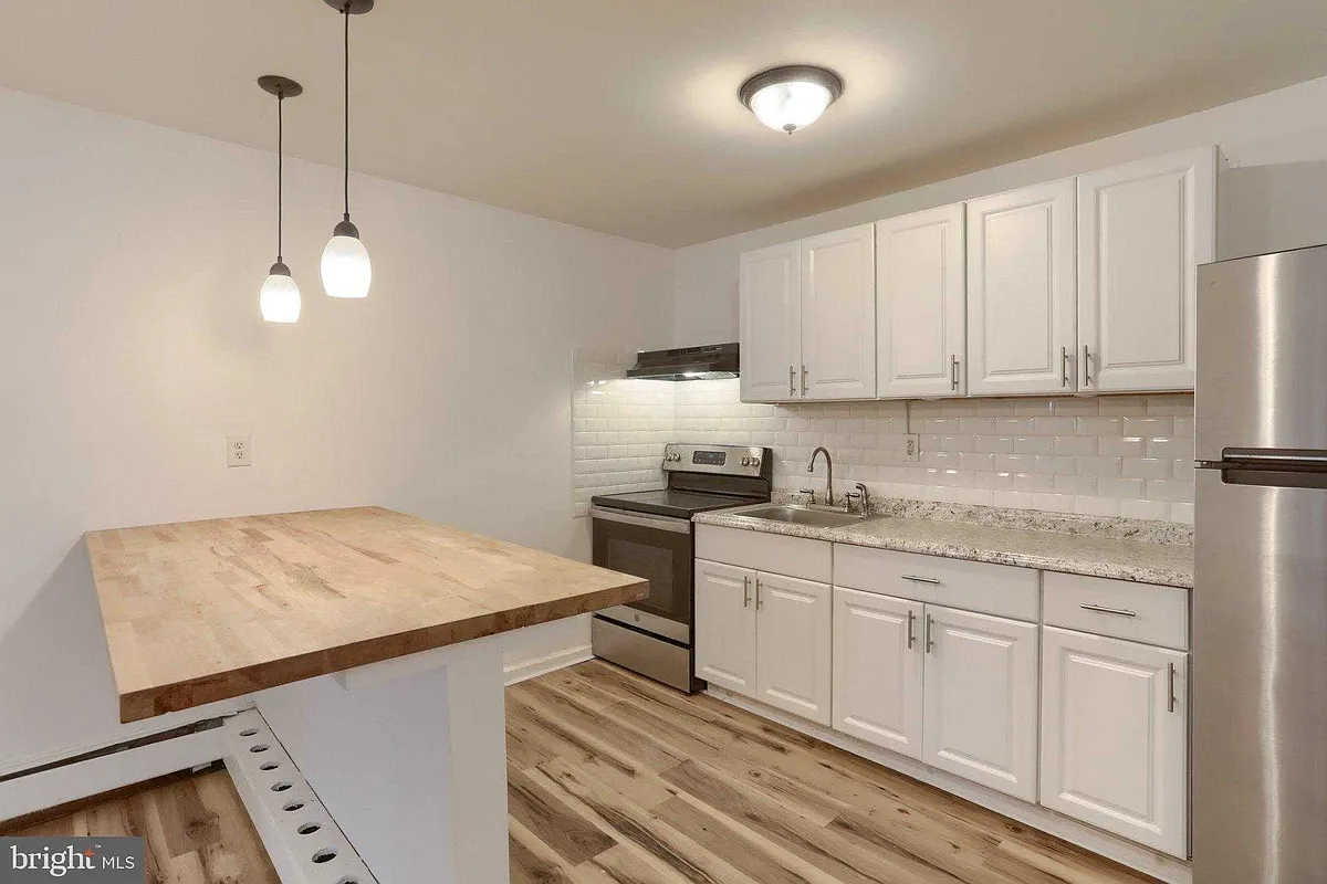 Building Photo - 825 Scull St #1