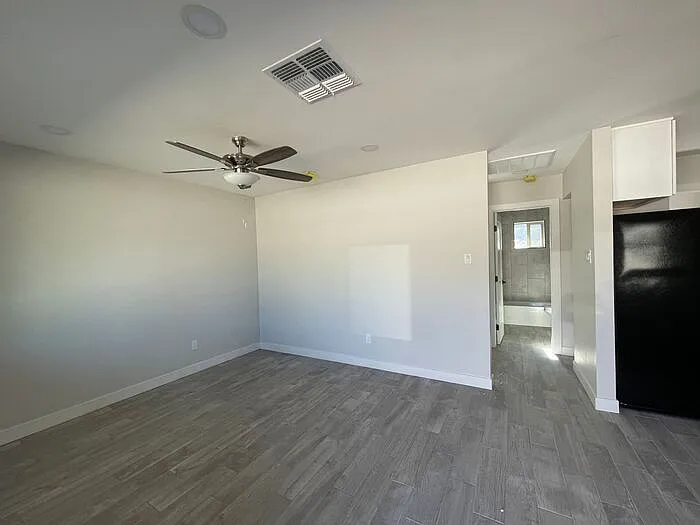 2726 E Culver St #B — Photo 61