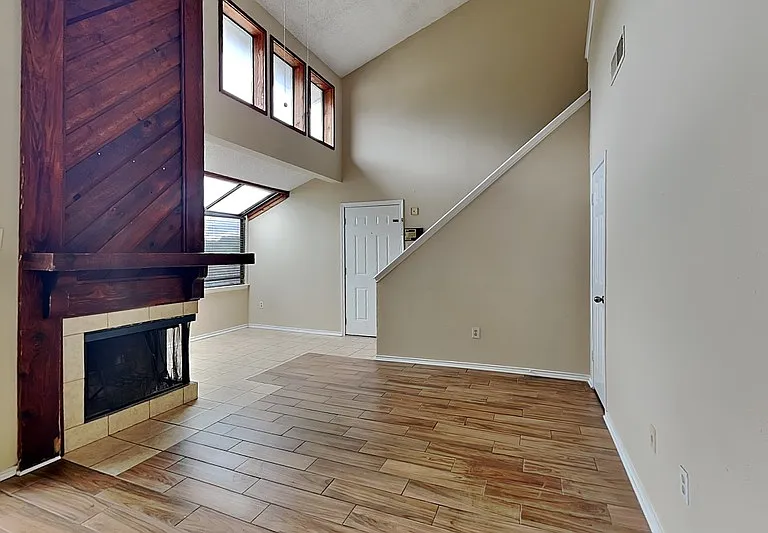 9600 Royal Ln #301 — Photo 4