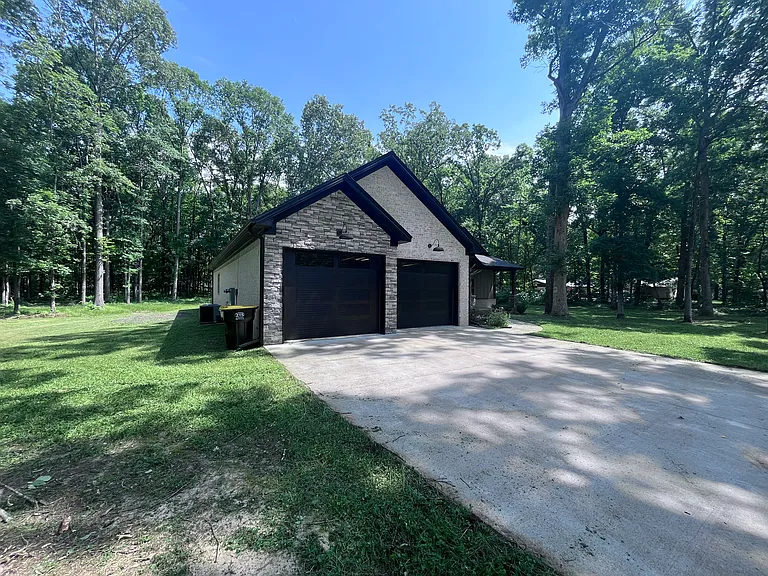 206 Bridgewood Dr — Photo 2