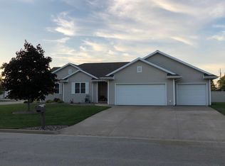 117 Honeysuckle Dr, Hortonville, WI 54944