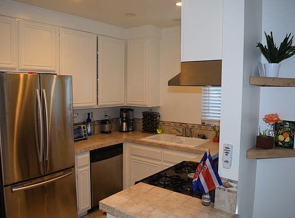 2nd image of 260 Victoria St #31