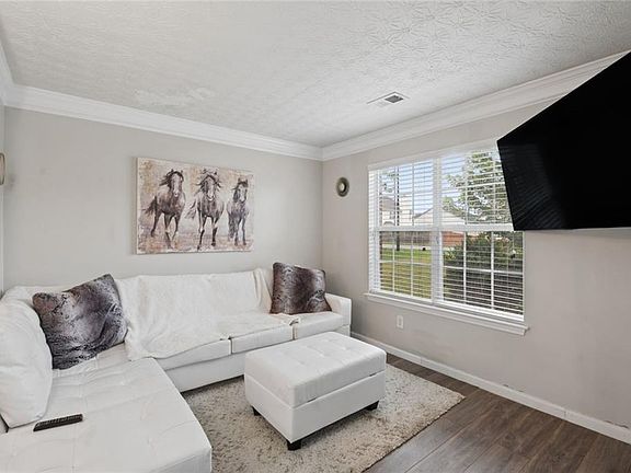 5th image of 439 Lake Ridge Ln