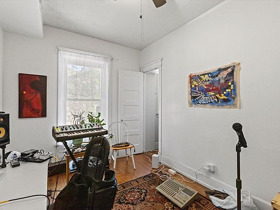 5th image of 4002 N Southport Ave #1