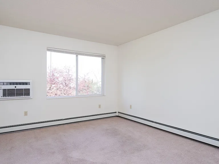 Hanley Place Senior Apartments — Photo 10