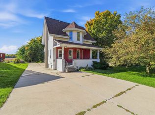 812 Fond Du Lac St, Mount Calvary, WI 53057