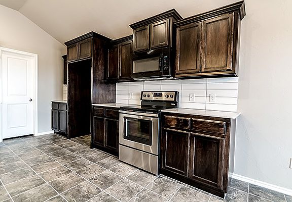 5th image of 10440 NW 35th St