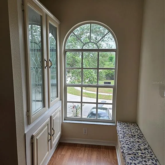 728 Burlwood St — Photo 15