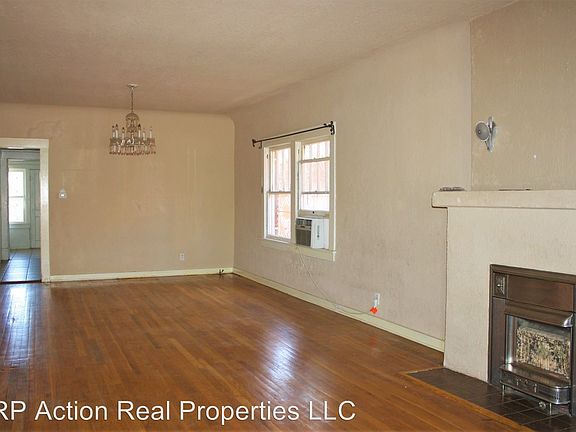 3rd image of 3408 Pershing Dr
