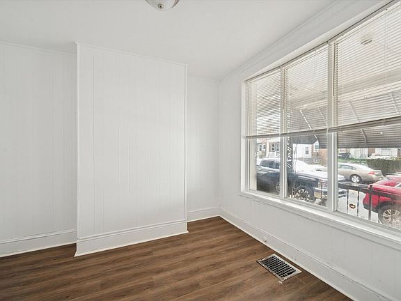 3rd image of 1124 W 9th St