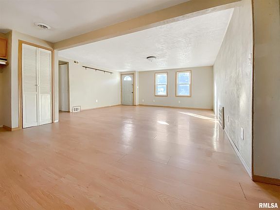 5th image of 149 Maywood Ave
