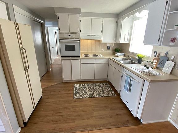 4th image of 4814 Blossom Dr