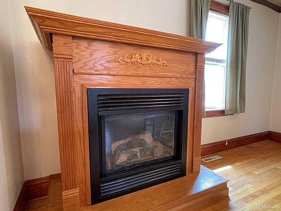 3rd image of 435 Bay De Noc St