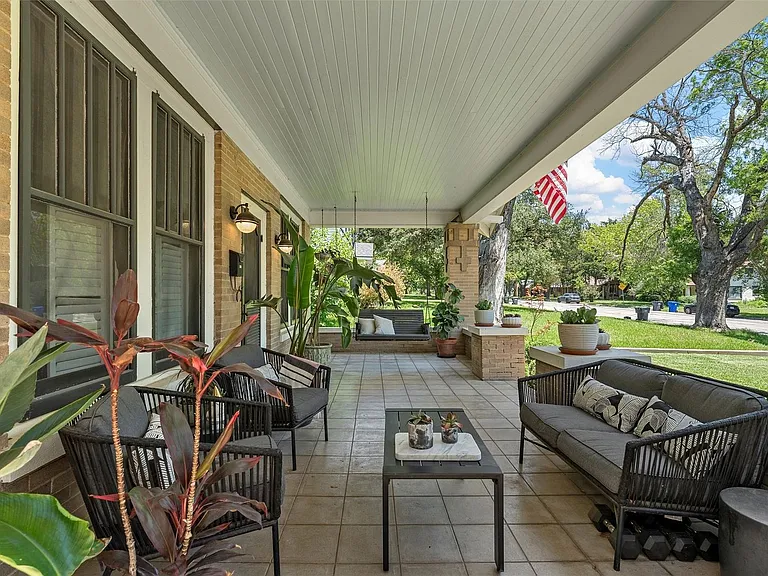 2925 Sanger Ave — Photo 3