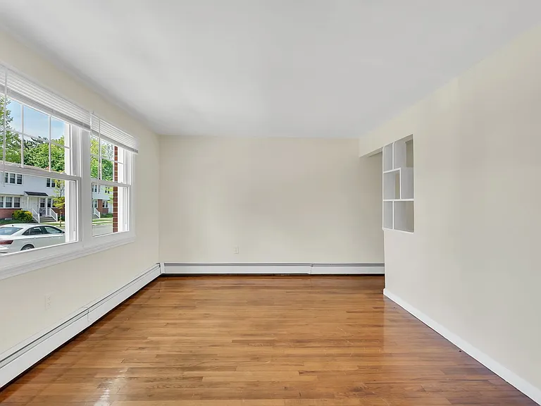 Savin Court Apartments — Photo 44