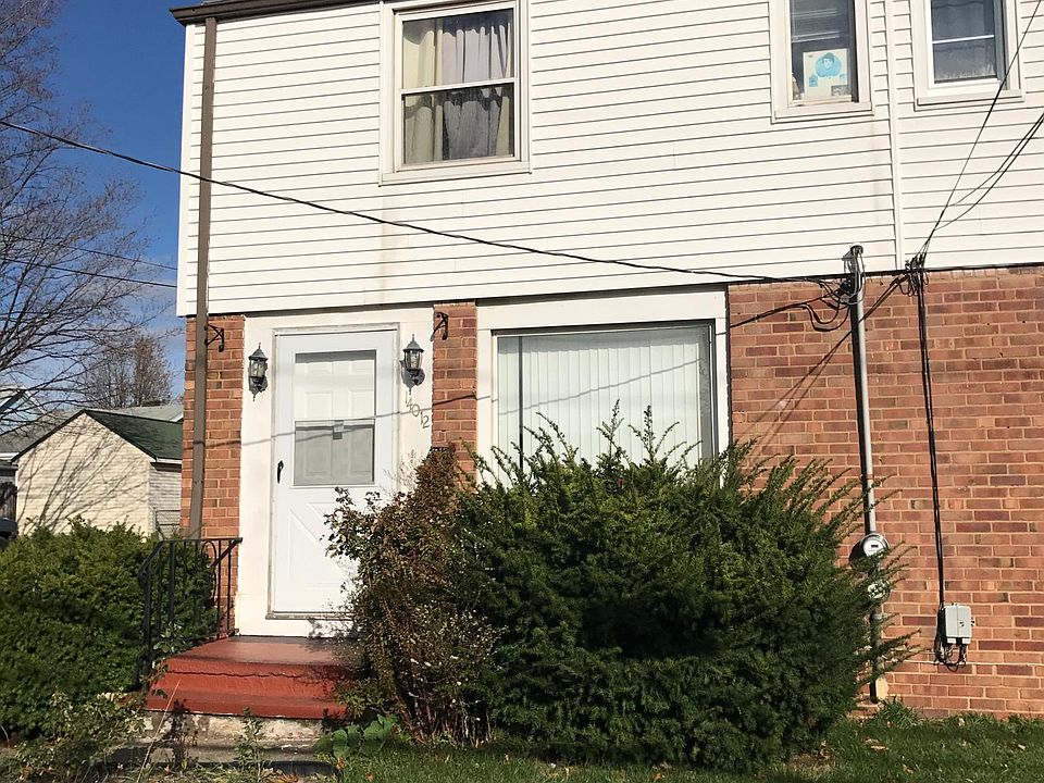 Fantastic 2 bedroom 1 bath condo available on westside of Cl