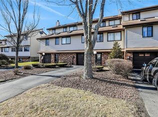 720 Hewitt Ln, New Windsor, NY 12553