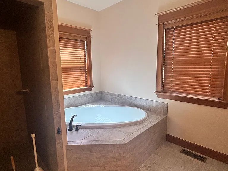 135 Emrie Ln — Photo 30