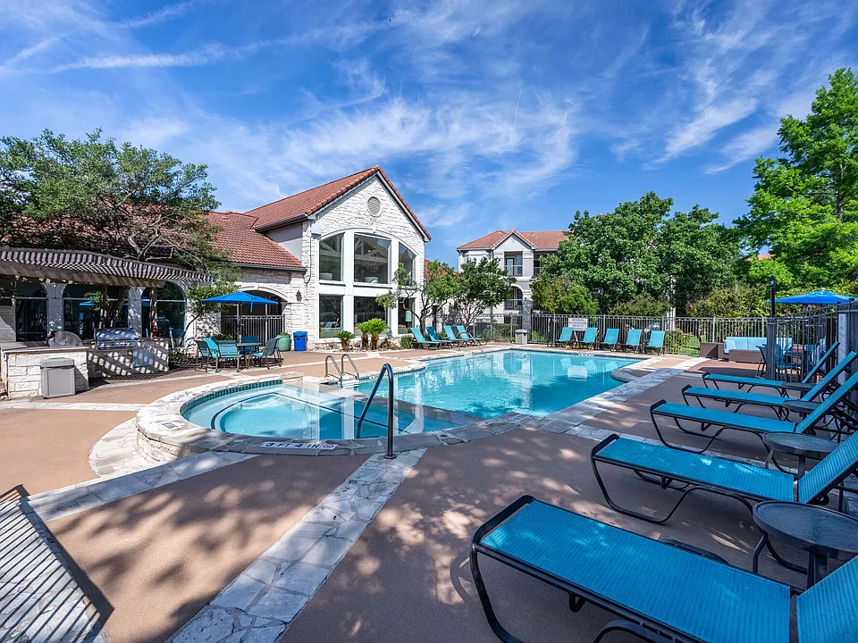The Boulevard At Town Lake apartments community photo