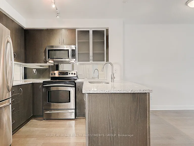 18 Yorkville Ave #704 — Photo 2