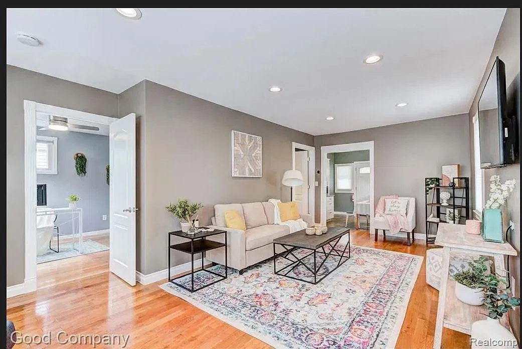 612 E Barrett Ave — Photo 3