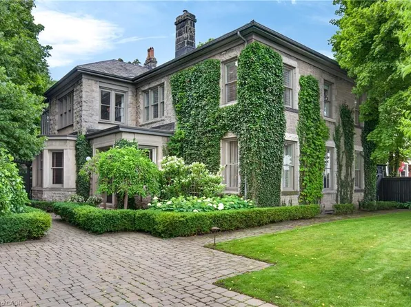 77 Claremont Dr, Hamilton, ON L9C 3N4