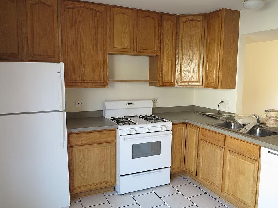 2nd image of 667 W Liberty St Unit E