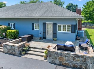 52 Charlestown Rd, Hampton, NJ 08827