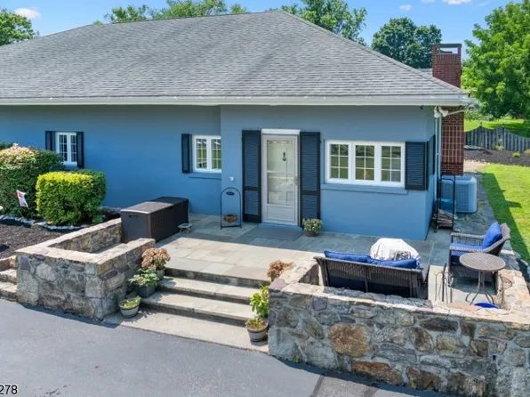 52 Charlestown Rd, Hampton Boro, NJ 08827