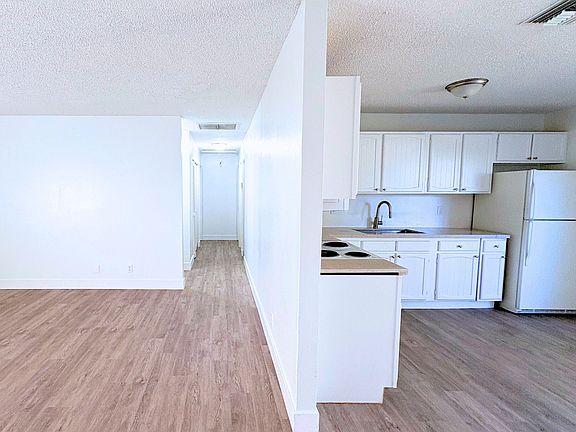 3rd image of 3049 Perry Ave