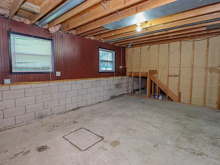 328 Benfield Rd — Photo 7