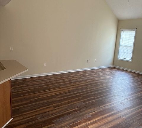 3rd image of 308 E Lee St #8