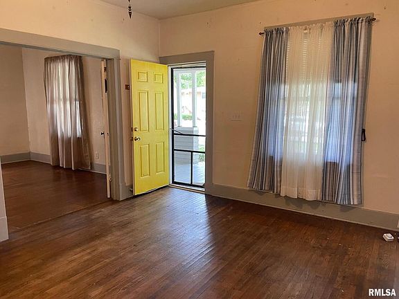 5th image of 803 W College St