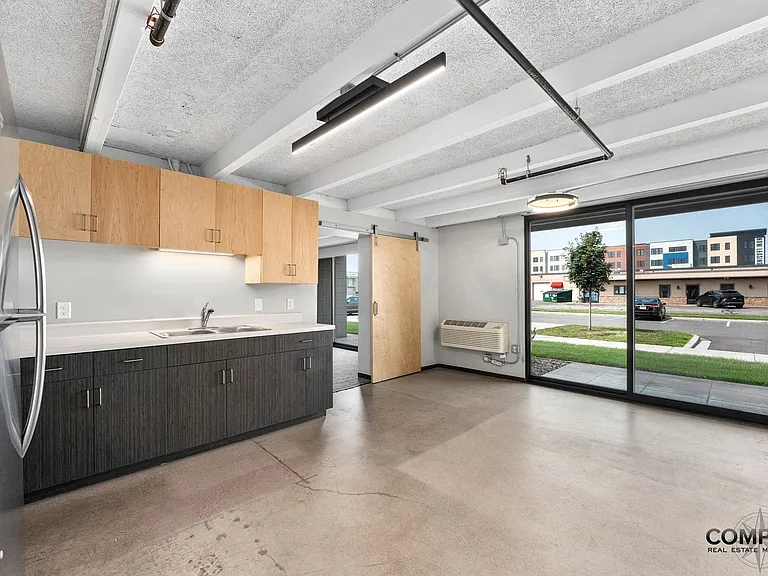 The Howard Apartments — Photo 3