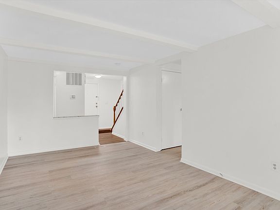 5th image of 634 Bay Green Dr