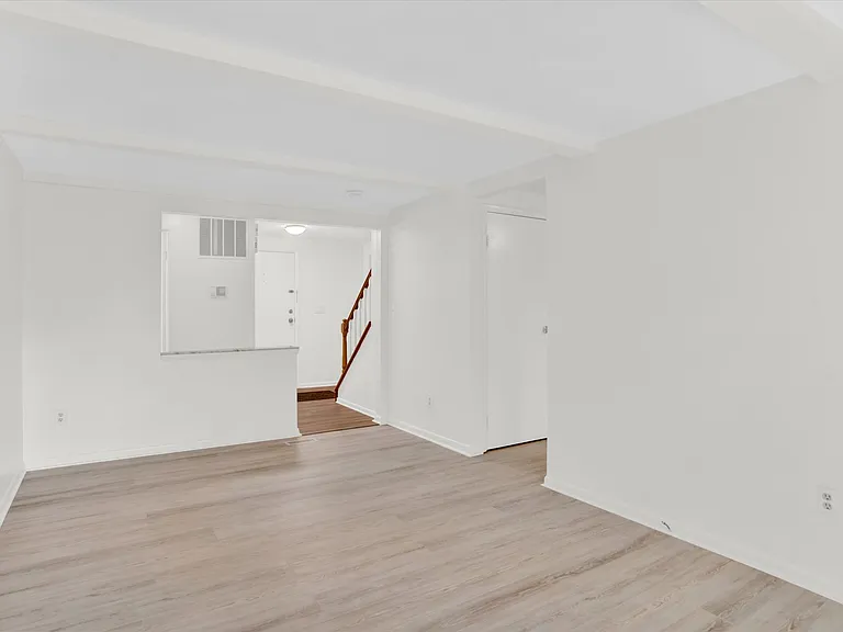 634 Bay Green Dr — Photo 5