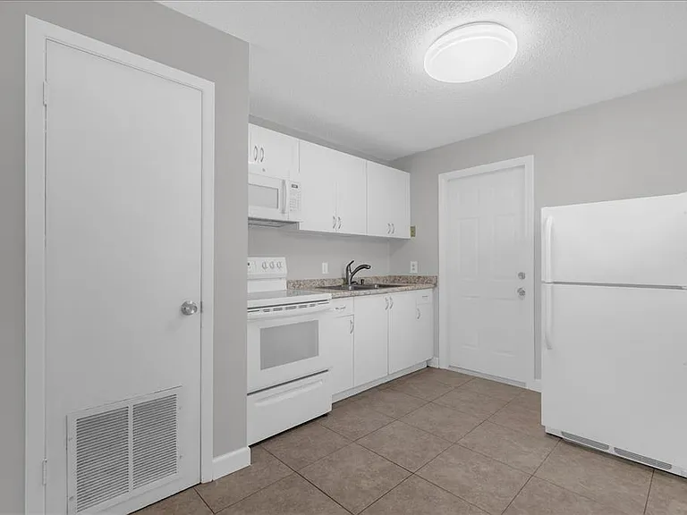 284 Short St — Photo 8