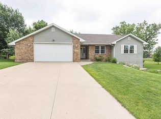 1045 Cadillac Dr, Platteville, WI 53818
