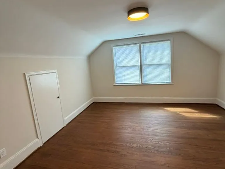 905 Riverside Dr — Photo 15