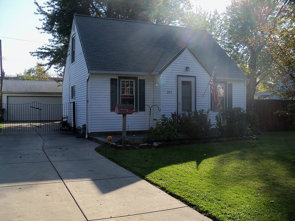 2 car detached garage 