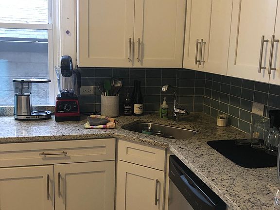 5th image of 950 N Wolcott Ave APT 2R