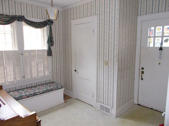 4th image of 114 Park Ave W