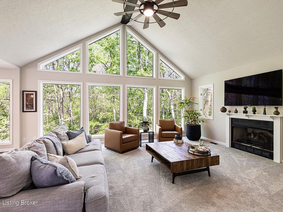 1st image of 170 Hidden Valley Dr