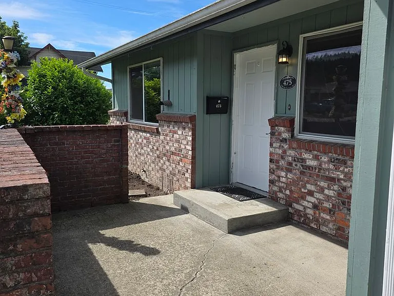 475 SW McFadden Ave — Photo 3