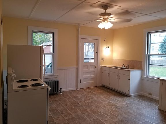 Clean and Bright, Kitchen is in the back of apartment, pull