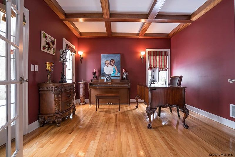 2nd image of 14 SWEETBRIAR Drive